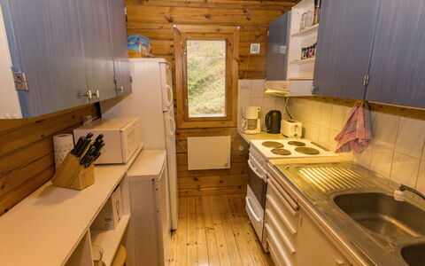 Villa Jumalvik: Madera, Piso, Suelo, Diseño De Interiores, Habitación, Casa, Mueble, Cocina, Manchas De Madera, Techo