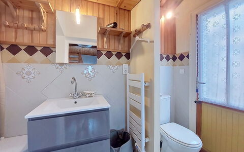 La Grainette: Piso, Diseño De Interiores, Madera, Arreglo De Tubería, Suelo, Baño, Habitación, Techo, Grifo, Plomería