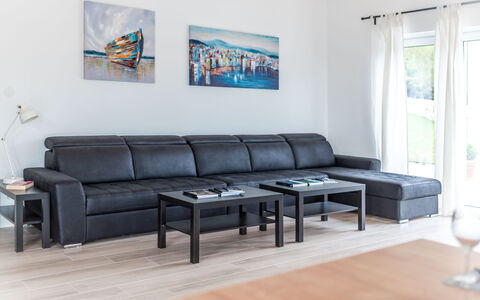 Stella: Mueble, Diseño De Interiores, Piso, Suelo, Sofá, Madera, Mesa, Suelos De Madera, Sala, Habitación