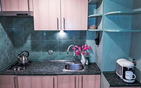 Przy Klifie: Cocina, Aparato De Cocina, Mostrador, Electrodoméstico, Fregadero, Arreglo De Tubería, Gabinetes, Grifo, Lavabo, Diseño De Interiores