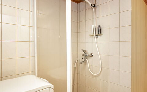 Villa Underberg: Baño, Pared, Piso, Arreglo De Tubería, Suelo, Diseño De Interiores, Alcachofa De La Ducha, Ducha, Plomería, Grifo