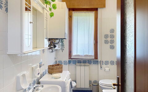 Casa Elena: Diseño De Interiores, Piso, Pared, Arreglo De Tubería, Lavabo Del Baño, Baño, Lavabo, Suelo, Grifo, Habitación