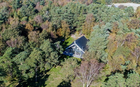 Aman - 100M from the Sea: Hierba, Madera, Área Rural, Arbusto, Cabaña, Techo, Llanura, El Terreno Del Lote, Casa, Cobertura Del Suelo