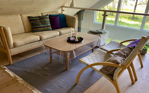 Aman - 100M from the Sea: Mueble, Madera, Piso, Suelo, Suelos De Madera, Silla, Sala, Madera Dura, Manchas De Madera, Suelo Laminado
