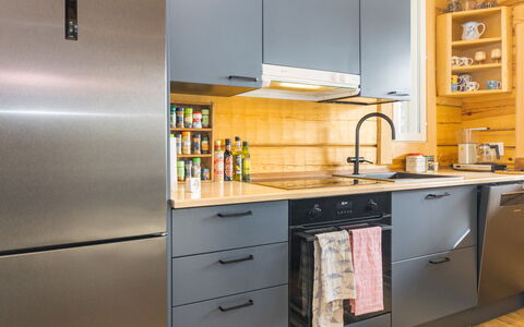 Tuulentupa: Aparato De Cocina, Cocina, Mostrador, Gabinetes, Mueble, Electrodoméstico, Diseño De Interiores, Piso, Madera, Electrodoméstico