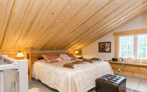 Tuulentupa: Mueble, Diseño De Interiores, Madera, Techo, Habitación, Cama, Piso, Suelo, Habitación, Ático