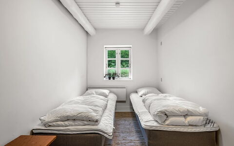 Chrissie - 3Km from the Sea: Habitación, Cama, Suelo, Piso, Lecho, Diseño De Interiores, Sábana, Marco De La Cama, Dormitorio, Techo