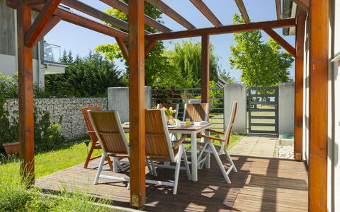 Posha: Madera, Mueble, Mueble Para Exteriores, Jardín, Sombra, Silla, Mesa Al Aire Libre, Madera Dura, Cubierta, Estructura Al Aire Libre