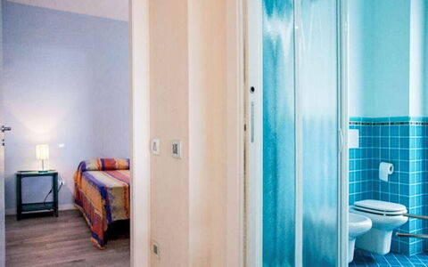 Villa Giglio Marino Fronte Mare: Diseño De Interiores, Suelo, Piso, Techo, Departamento, Mueble, Habitación, Habitación, Cama, Manchas De Madera