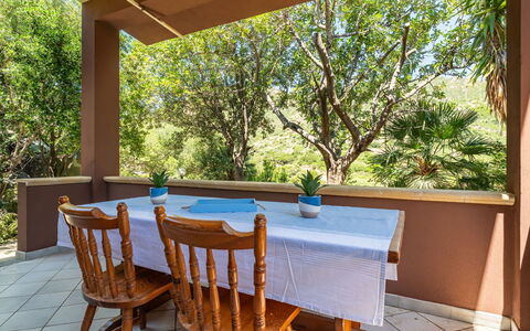 Villa sulla Roccia: Mueble, Madera, Techo, Diseño De Interiores, Silla, Cocina Y Comedor Mesa, Mesa, Piso, Suelo, Comedor