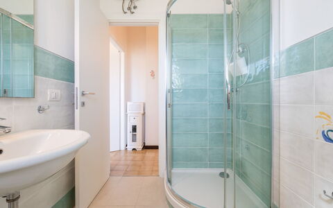 Serena: Piso, Diseño De Interiores, Arreglo De Tubería, Suelo, Baño, Techo, Plomería, Habitación, Grifo, Lavabo Del Baño