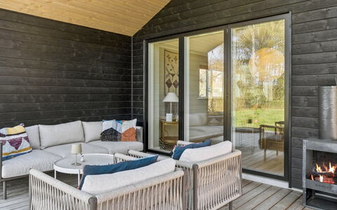 Arisa - 1.2Km from the Sea: Mueble, Mueble Para Exteriores, Vajilla, Mesa, Drinkware, Silla, Mesa Al Aire Libre, Comida, Botella