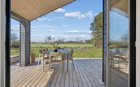 Arisa - 1.2Km from the Sea: Mueble, Mueble Para Exteriores, Vajilla, Mesa, Drinkware, Silla, Mesa Al Aire Libre, Comida, Botella