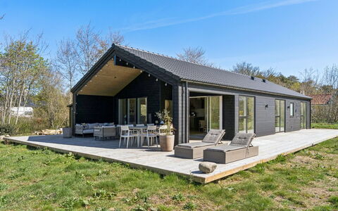 Arisa - 1.2Km from the Sea: Mueble, Mueble Para Exteriores, Vajilla, Mesa, Drinkware, Silla, Mesa Al Aire Libre, Comida, Botella