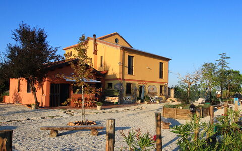 Casale dei Ciliegi: Cielo, Casa, Barrio Residencial, Casa, Asentamientos Humanos, Cabaña, Inmuebles, Suburbio, Hacienda, Casa De Campo