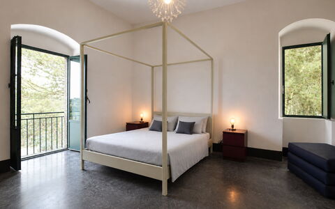 Villa Chiaramonte Gulfi: Diseño De Interiores, Cama, Habitación, Pared, Mueble, Piso, Techo, Suelo, Encendiendo, Lecho