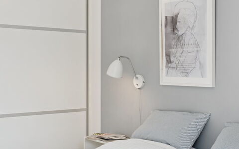 Benthe - 100M from the Sea: Mueble, Pared, Diseño De Interiores, Habitación, Cama, Madera, Suelo, Piso, Casa, Lecho
