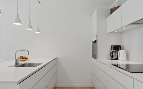 Benthe - 100M from the Sea: Diseño De Interiores, Piso, Madera, Cocina, Suelo, Mostrador, Mueble, Techo, Gabinetes, Lavabo