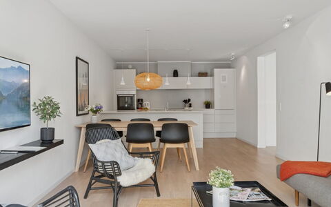 Benthe - 100M from the Sea: Mueble, Diseño De Interiores, Piso, Sofá, Pared, Suelo, Madera, Sala, Techo, Silla