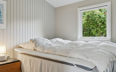 Aleksia - 1.4Km from the Sea: Habitación, Cama, Sábana, Lecho, Madera, Linos, Diseño De Interiores, Mueble, Suelo, Piso