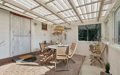 Pihla - 1Km from the Sea: Vegetación, Arbusto, Primavera, Cabaña, Jardín, Sombra, Patio Interior, Yarda, Silla
