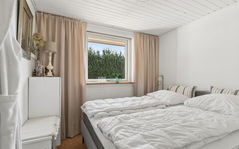 Pihla - 1Km from the Sea: Pared, Habitación, Madera, Cama, Diseño De Interiores, Sábana, Lecho, Suelo, Piso, Techo