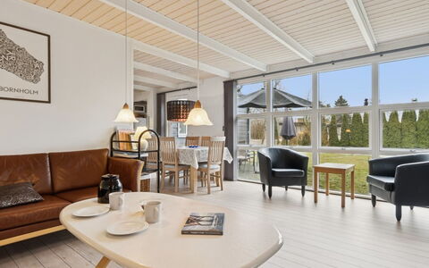Gittel - 200M from the Sea: Mueble, Diseño De Interiores, Piso, Madera, Suelo, Techo, Silla, Sofá, Sala, Suelos De Madera
