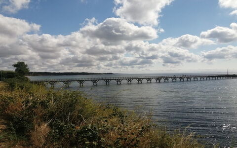 Gittel - 200M from the Sea: Agua, Los Recursos Hídricos, Puente, Cuerpo De Agua, Horizonte, Camino Acuático, Nube, Muelle, Corriente De Agua