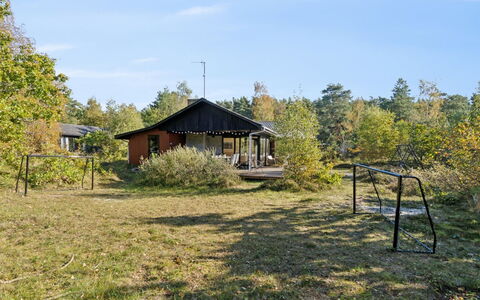 Alvilda - 200M from the Sea: Hierba, Árbol, Área Rural, El Terreno Del Lote, Cabaña, Techo, Edificios Del Jardín, Cobertizo, Sombra