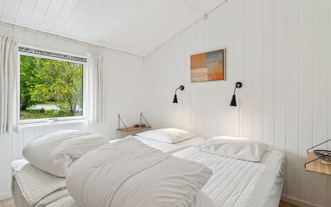 Liska - 60M from the Sea: Madera, Habitación, Cama, Techo, Diseño De Interiores, Lecho, Sábana, Casa, Suelo, Marco De La Cama