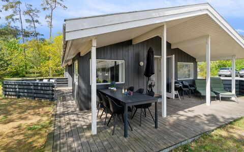 Liska - 60M from the Sea: Madera, Techo, Casa, Casa, Arquitectura, Vía Muerta, El Terreno Del Lote, Cabaña, Cobertizo, Edificios Del Jardín