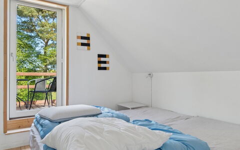 Jerg - 1Km from the Sea: Diseño De Interiores, Madera, Mueble, Piso, Habitación, Suelo, Cama, Linos, Casa, Sábana