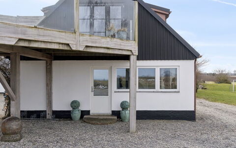 Carola - 1Km from the Sea: Techo, Arquitectura, Casa, Casa, Cabaña, Vía Muerta, Inmuebles, Porche, Sombra