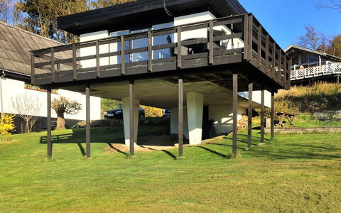 Krischan - 500M from the Sea: Hierba, Arquitectura, Casa, Casa, El Terreno Del Lote, Cabaña, Inmuebles, Casa De Campo, Yarda, Césped