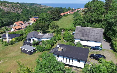 Krischan - 500M from the Sea: Hierba, Arquitectura, Casa, Casa, El Terreno Del Lote, Cabaña, Inmuebles, Casa De Campo, Yarda, Césped