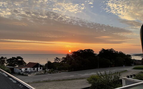 Evalina - 150M from the Sea: Cielo, Nube, Resplandor Crepuscular, Horizonte, Puesta De Sol, Oscuridad, Amanecer, Noche, Mañana En Red Sky, Naranja