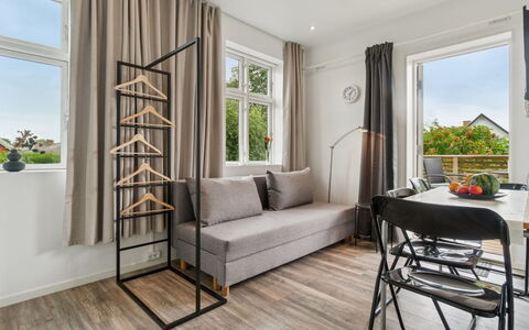 Elso - 5Km from the Sea: Mueble, Diseño De Interiores, Piso, Suelo, Suelos De Madera, Madera, Casa, Habitación, Sala, Encendiendo