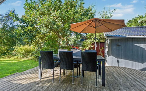 Vilmar - 250M from the Sea: Mueble, Mueble Para Exteriores, Arbusto, Silla, Jardín, Sombra, Mesa Al Aire Libre, Cubierta, Madera Dura