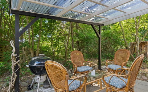 Elisej - 350M from the Sea: Mueble, Mueble Para Exteriores, Mesa Al Aire Libre, Mesa, Jardín, Sombra, Silla, Estructura Al Aire Libre, Patio, Metal