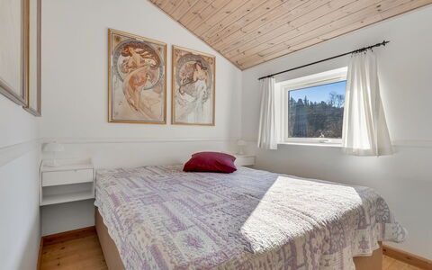 Svenne - 600M from the Sea: Cama, Habitación, Diseño De Interiores, Madera, Techo, Sábana, Lecho, Mueble, Suelo, Piso