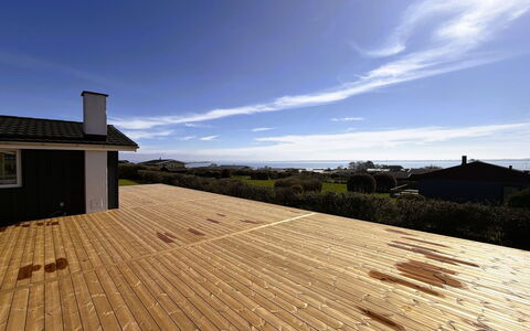 Teofan - 325M from the Sea: Barrio Residencial, Arbusto, Casa, Casa, Jardín, Inmuebles, Sombra, Paisajismo, Césped