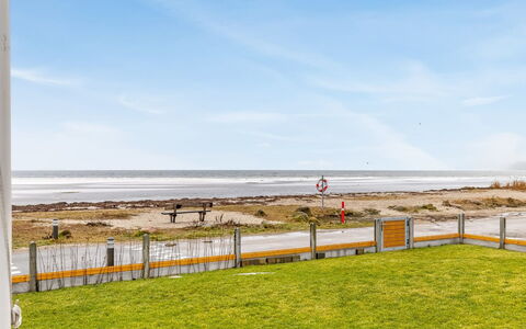 Ioar - 10M from the Sea: Madera, Techo, Casa, Casa, Arquitectura, Vía Muerta, El Terreno Del Lote, Cabaña, Cobertizo, Edificios Del Jardín