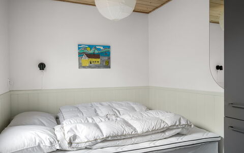 Ioar - 10M from the Sea: Mueble, Madera, Habitación, Suelo, Diseño De Interiores, Piso, Cama, Lecho, Sábana, Habitación