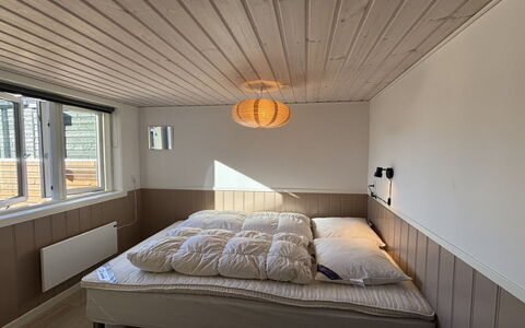 Ioar - 10M from the Sea: Habitación, Diseño De Interiores, Madera, Cama, Techo, Piso, Mueble, Suelo, Lámpara, Encendiendo