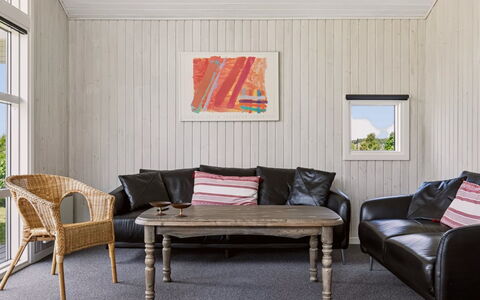 Hedvig - 500M from the Sea: Mueble, Diseño De Interiores, Madera, Piso, Suelo, Techo, Mesa, Sala, Marco, Sofá