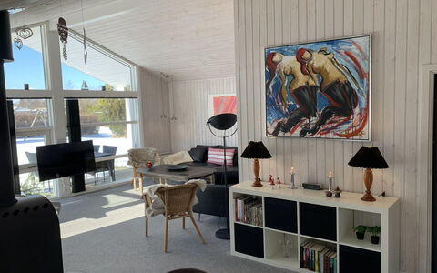 Hedvig - 500M from the Sea: Mueble, Diseño De Interiores, Piso, Suelo, Techo, Sala, Habitación, Encendiendo, Casa, Lámpara