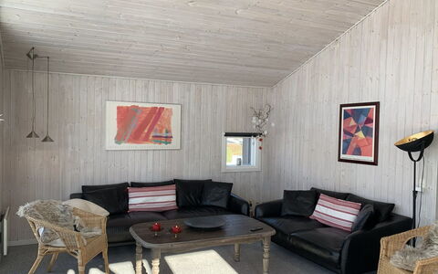 Hedvig - 500M from the Sea: Mueble, Madera, Techo, Diseño De Interiores, Piso, Suelo, Sofá, Sala, Habitación, Mesa