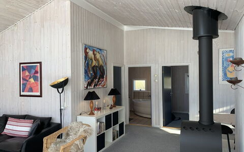 Hedvig - 500M from the Sea: Diseño De Interiores, Piso, Techo, Suelo, Mueble, Encendiendo, Lámpara, Habitación, Sala, Casa