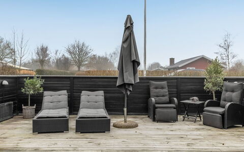 Jurgis - 300M from the Sea: Mueble, Mueble Para Exteriores, Vajilla, Mesa, Drinkware, Silla, Mesa Al Aire Libre, Comida, Botella