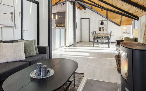 Sölvy - 30Km from the Sea: Diseño De Interiores, Mueble, Madera, Piso, Techo, Suelo, Casa, Silla, Sala, Habitación